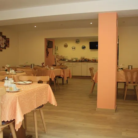 Waldhotel Albachmuehle Mit Albacher Stuben Wasserliesch